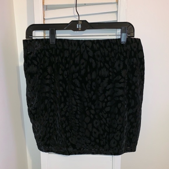 ⭐️Junior’s Animal Print Mini Skirt - Picture 4 of 4